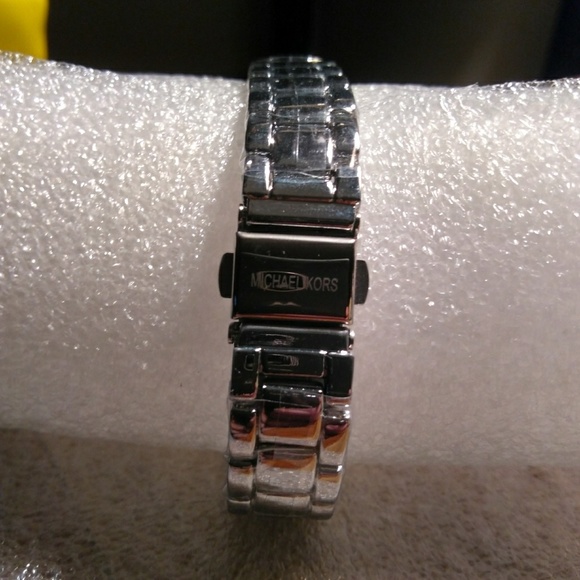 MK Watch - Picture 3 of 5